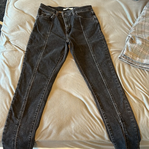 Levis Jeans - Picture 3 of 6